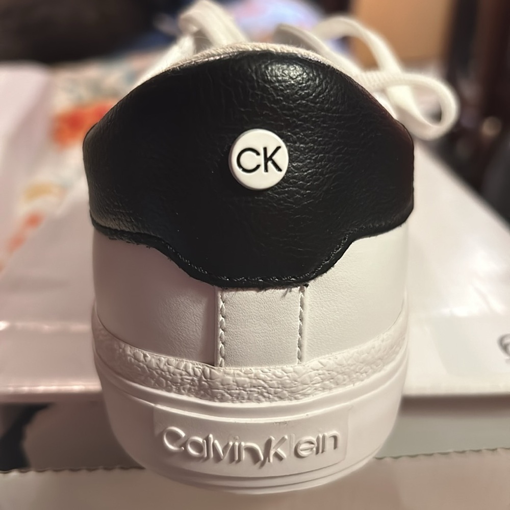 NIB Calvin Klein white vegan leather‎ Cylaie sneaker. Size 9.5 - Picture 9 of 9